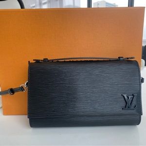 Louis Vuitton Clery Black Epi